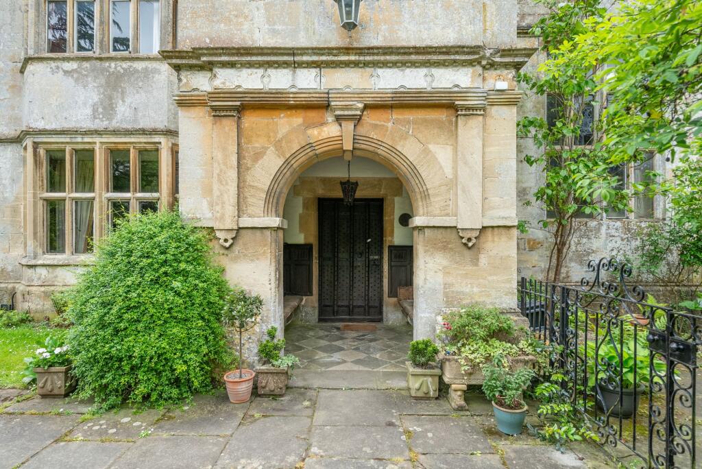 Main image of property: Eckington, Woollas Hall, WR10