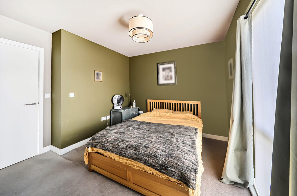 Apartment in Oxford, Barton Park, Oxfordshire - View 4