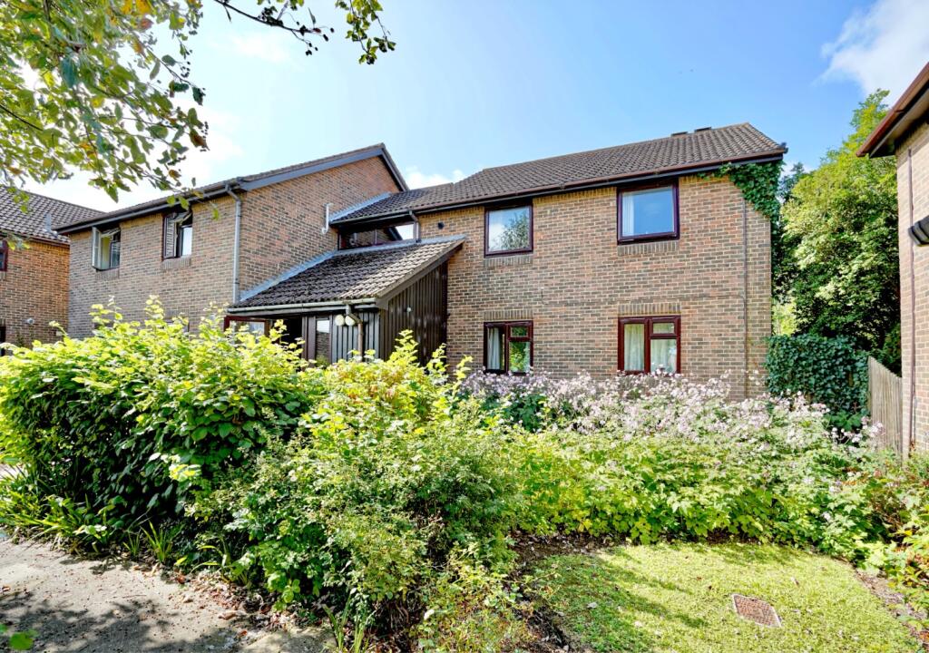 4 Earl Close, Eaton Socon, St. Neots, Cambridgeshire, PE19 8JW photo 3