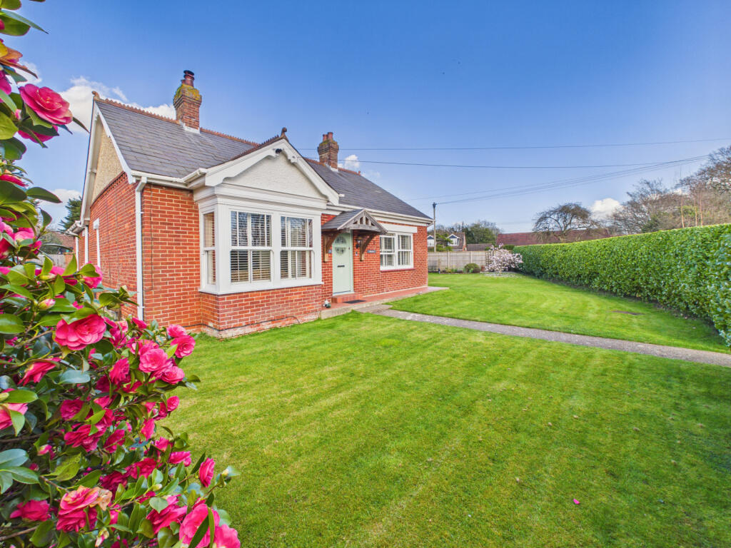 Main image of property: Southampton Road, Park Gate, SO31 6AH