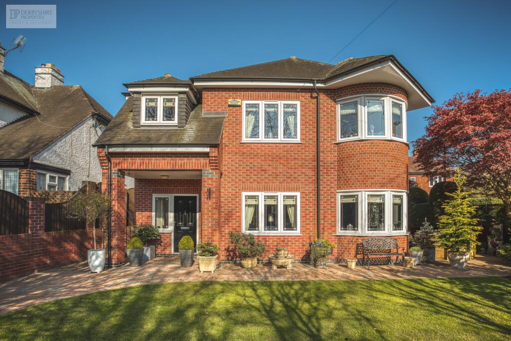 4-bed detached on Oakwell Drive, Ilkeston, DE7, £450,000