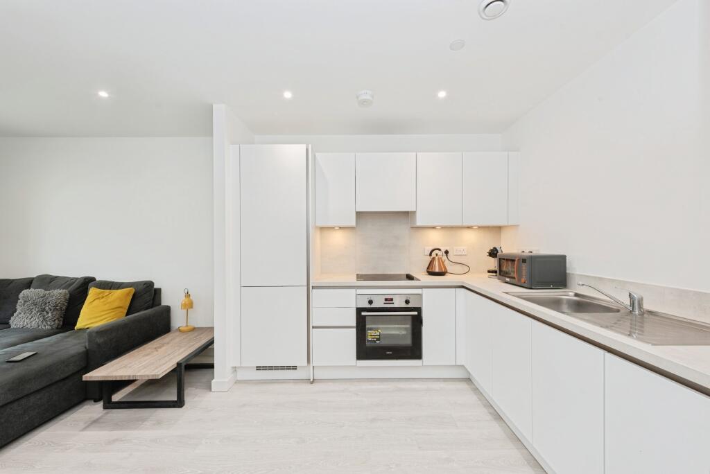 Prince Regent Road, Hounslow, TW3 photo 4