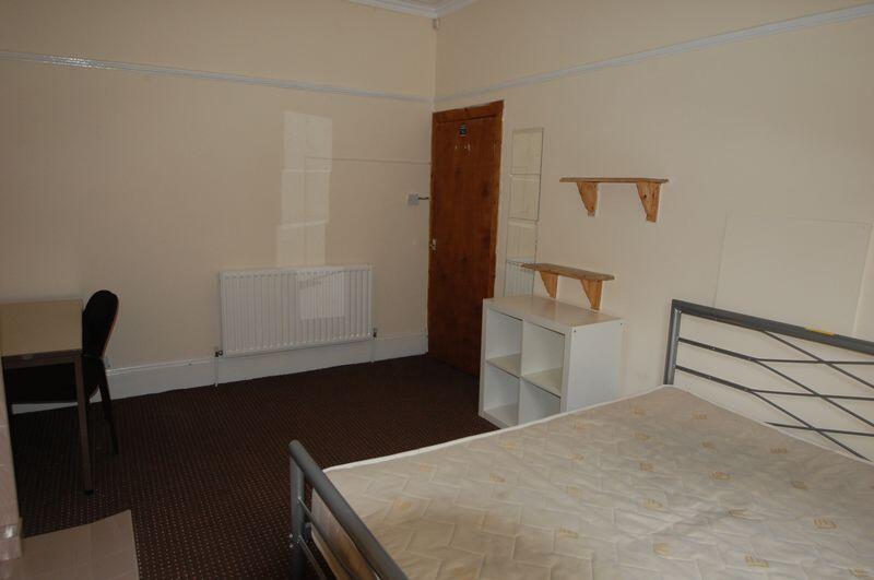 6 bedroom terraced house for rent