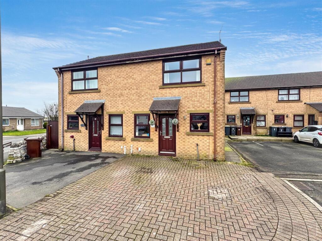 2-bed semi-detached on Thorn Close, Fairfield, Buxton, £185,000