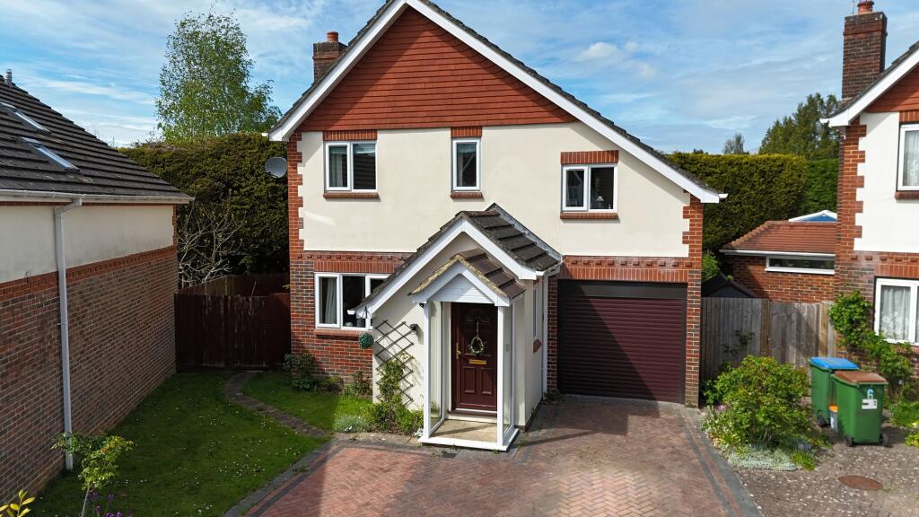 Main image of property: Saxon Close, Billingshurst, RH14