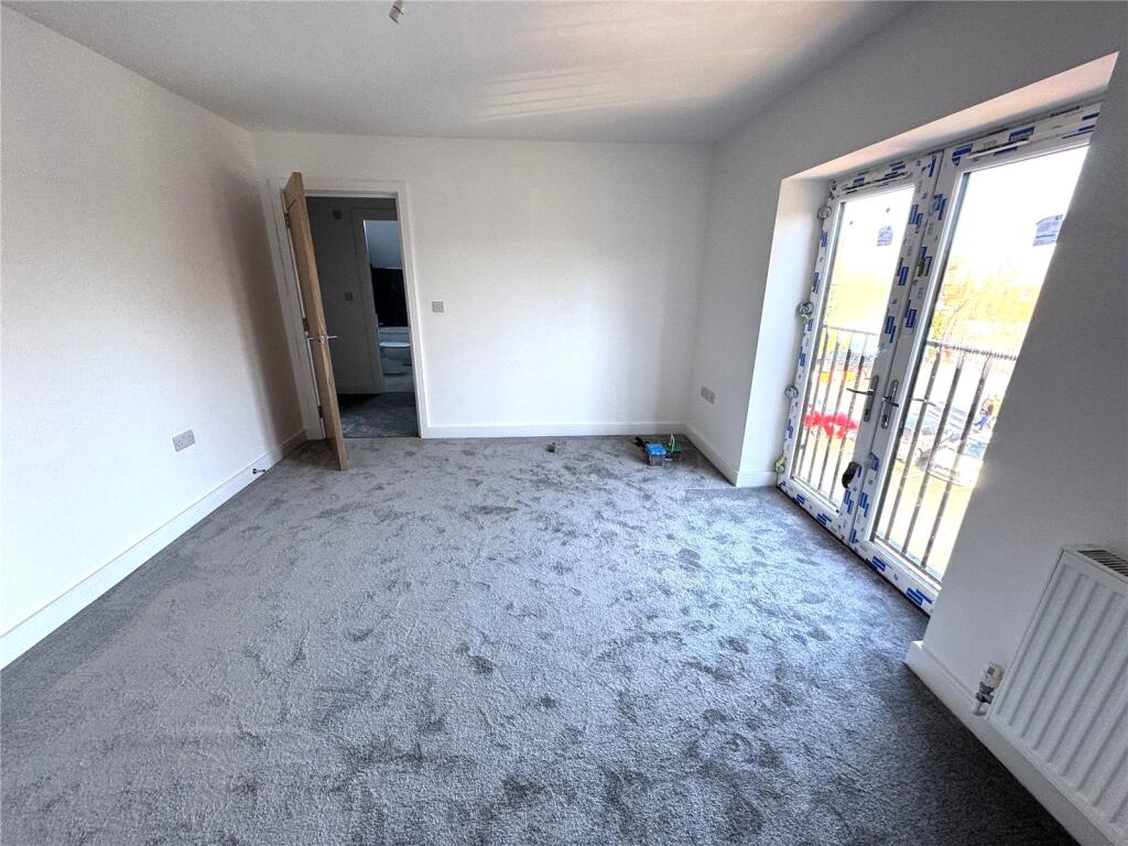 Apartment in Nottingham, Crabtree Farm Estate, Cinderhill - View 4