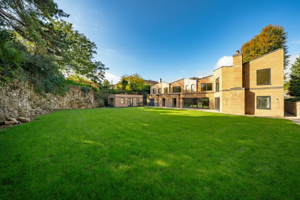 House in Bristol, Alveston - View 2