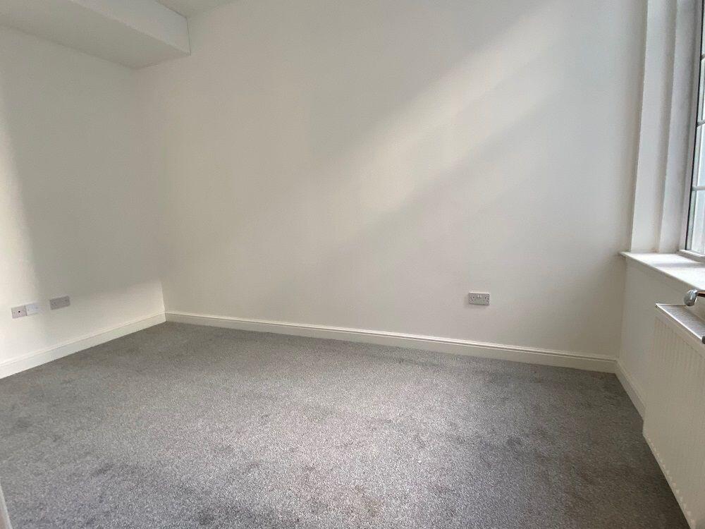 Apartment in Dunfermline, Abbey Parks, Central Dunfermline - More
