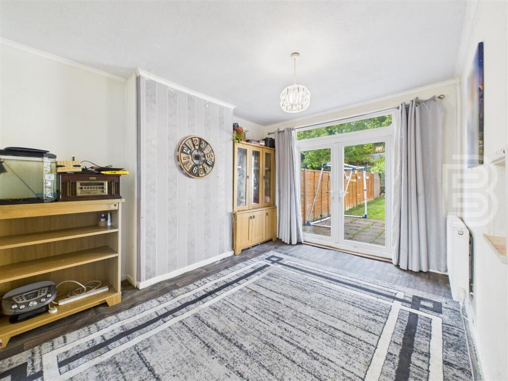House in Rugby, Warwickshire - View 5