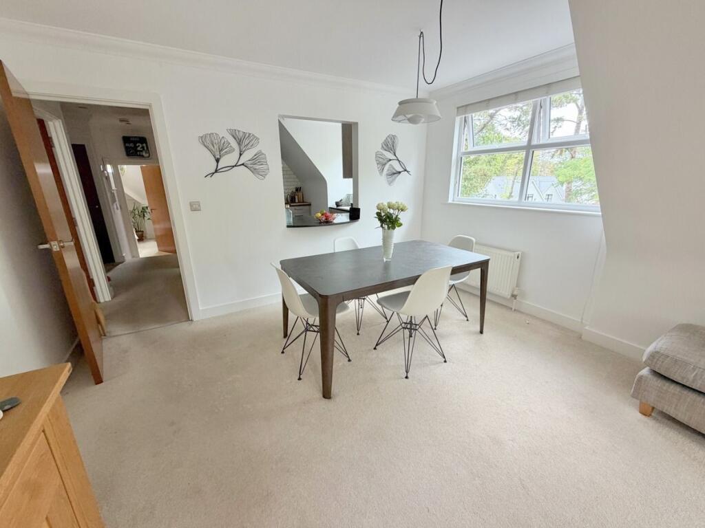 Apartment in Bournemouth, Branksome Park, Poole - More