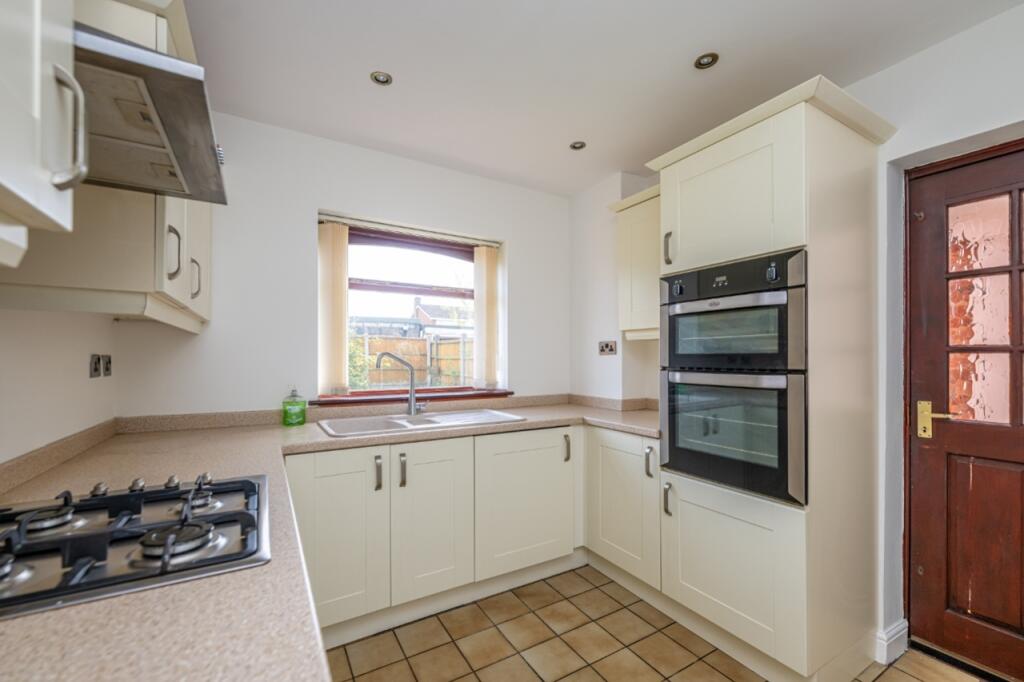 Rockland Gardens, Willenhall, WV13  photo 3