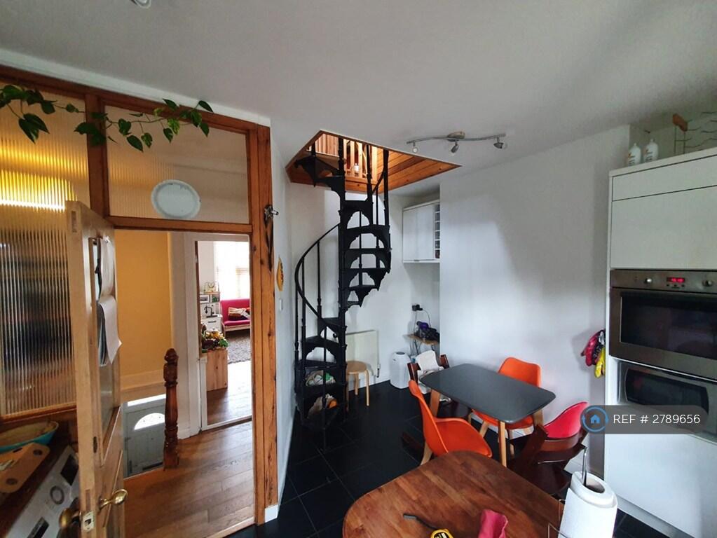 Main image of property: Leslie Road, London, N2