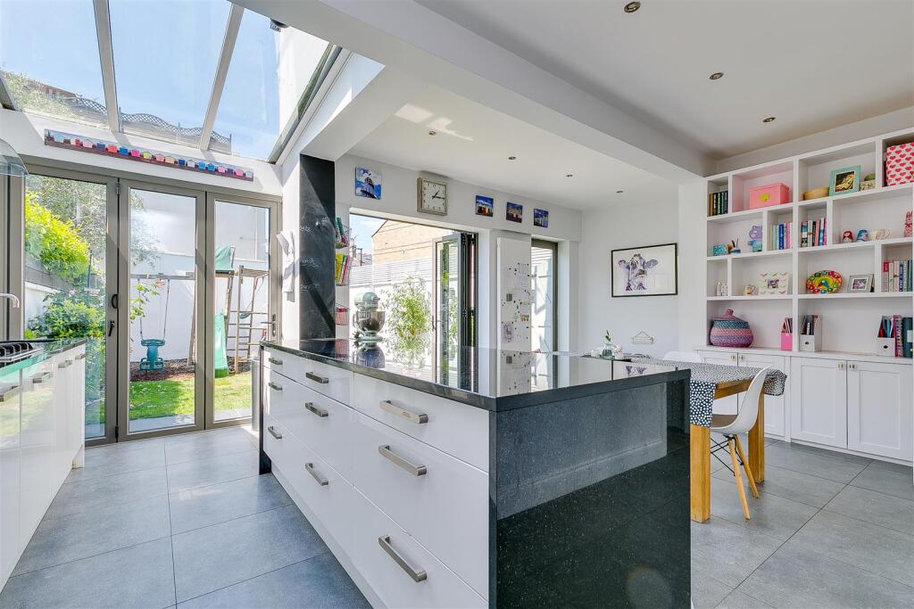 House in London, Grove Park - View 3