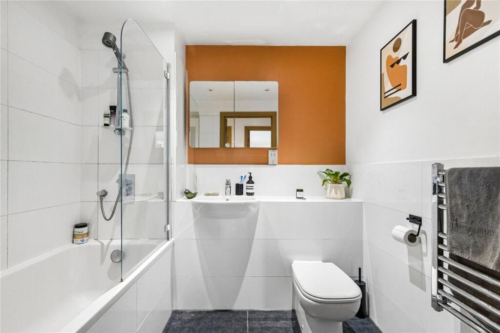 Apartment in London - More
