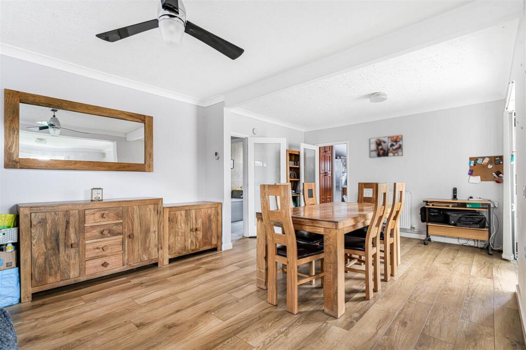 House in Slough, Cippenham - View 2