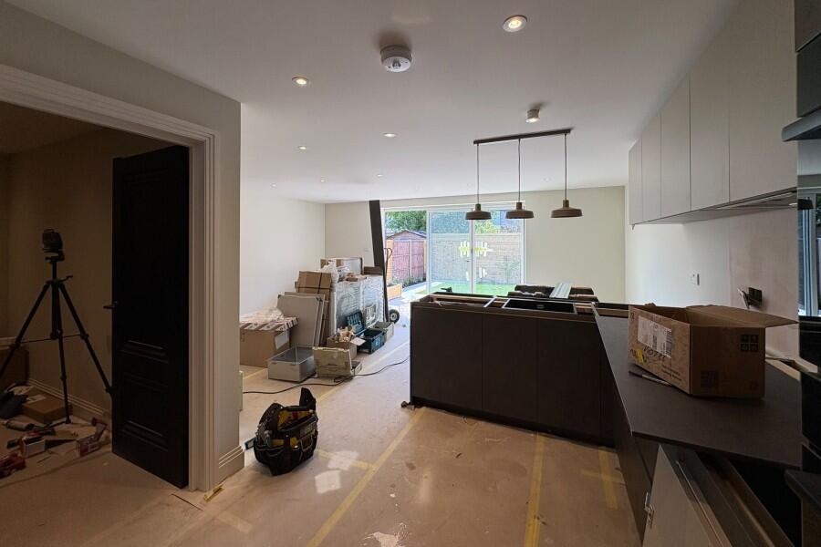 House in Kingston upon Thames - More