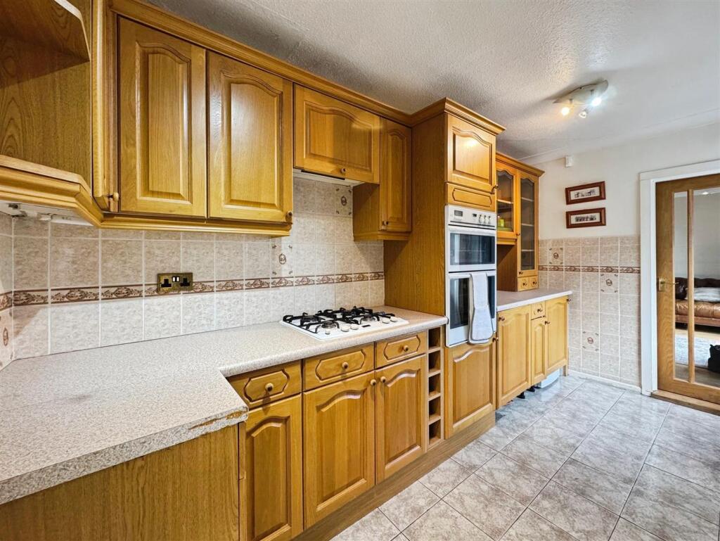 High Road, Carlton-In-Lindrick, Worksop photo 4