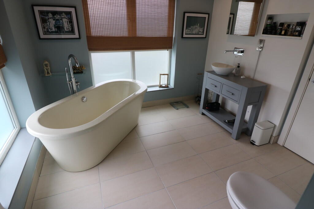 Apartment in Hull - View 5