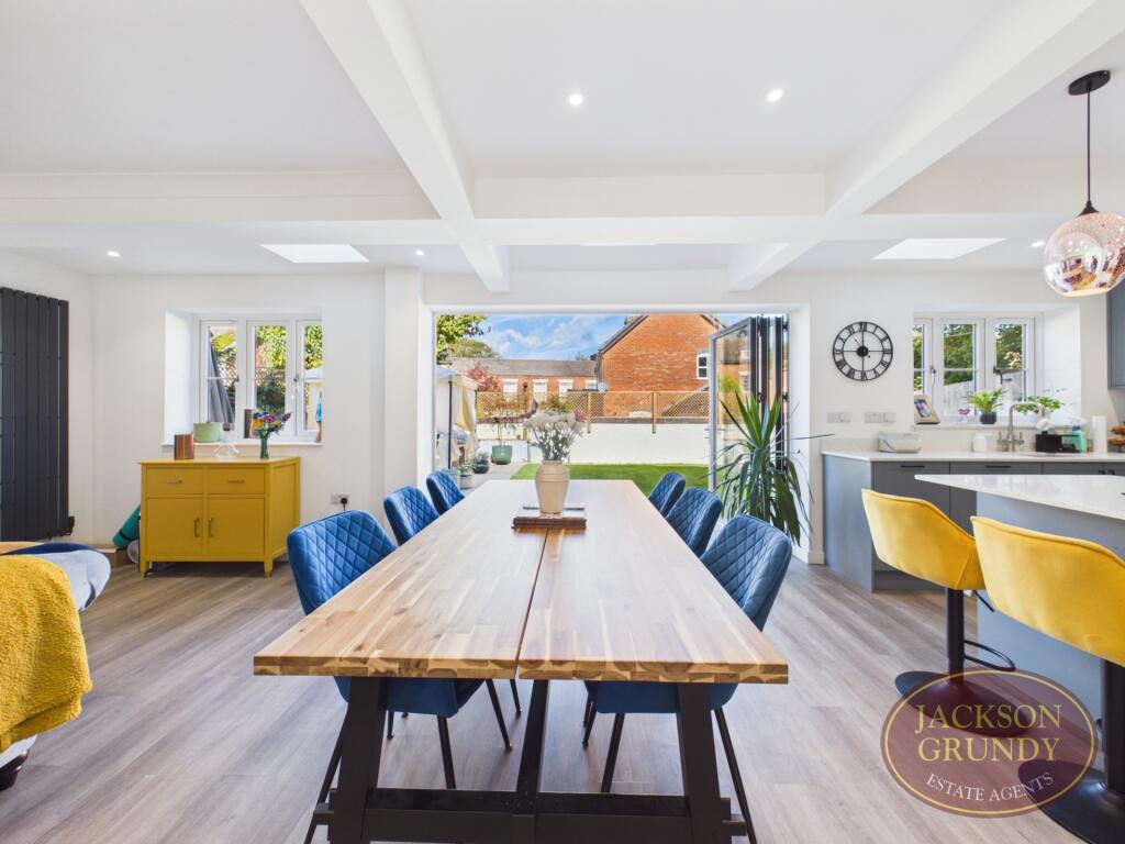 House in Weedon Bec - More