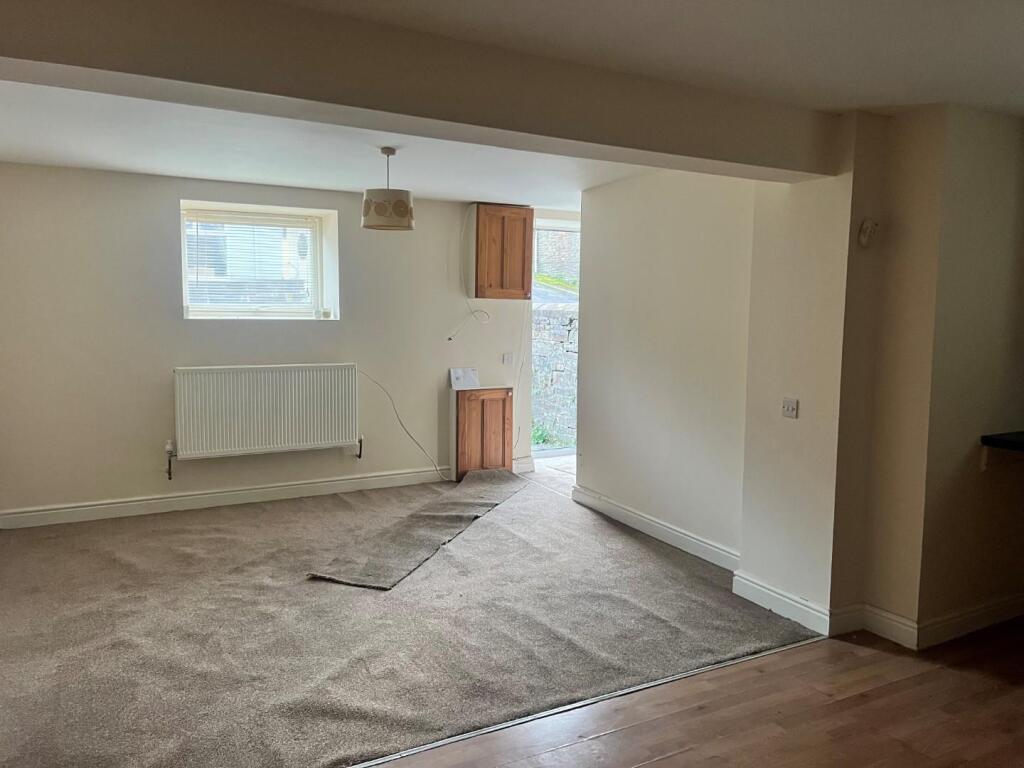 Apartment in Cardiff, Ogmore Valley - View 4