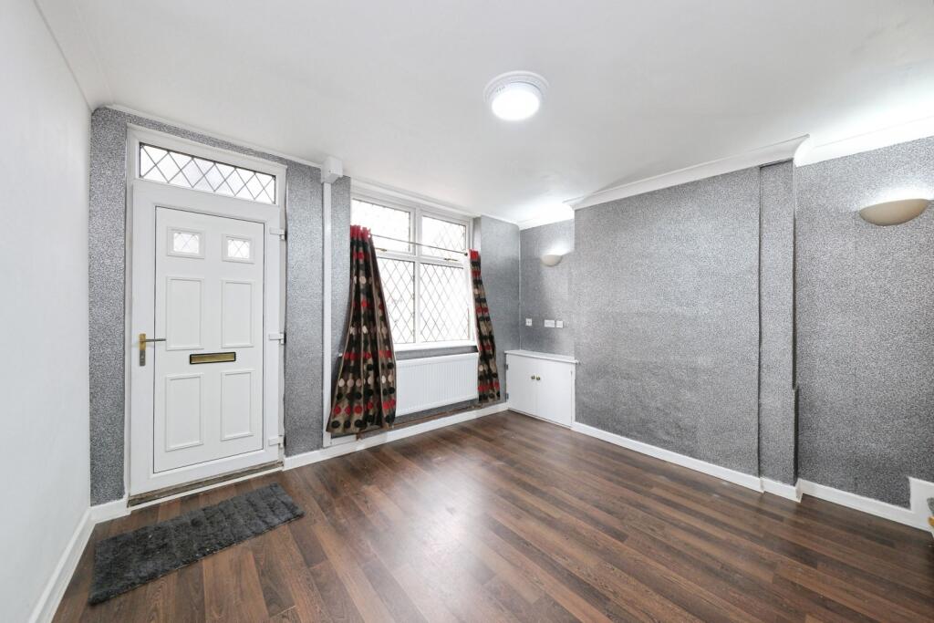 House in Nottingham, Nottinghamshire - More