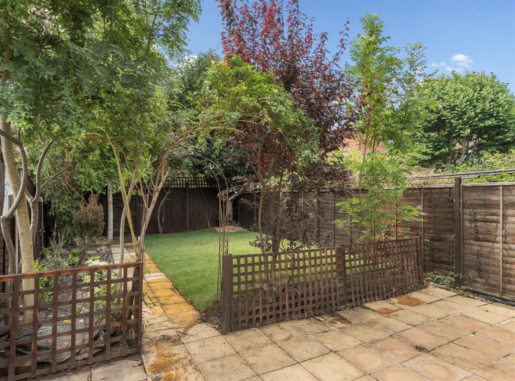 Walm Lane, London NW2 - View 5