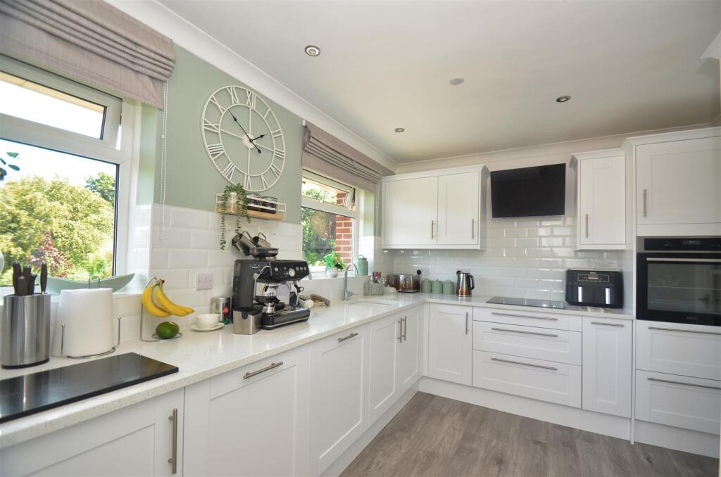 House in Seaview, Nettlestone and Seaview - View 4