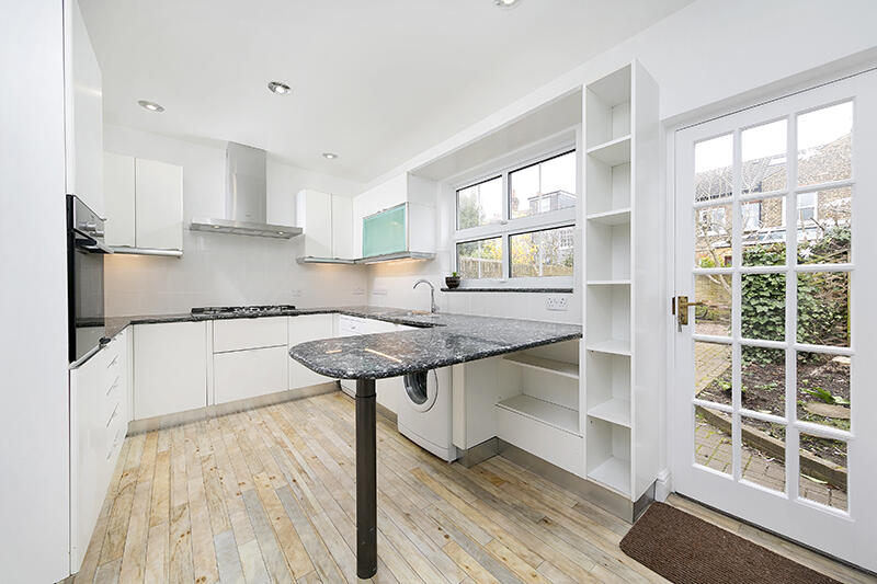 House in Twickenham - More