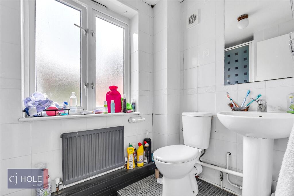5 bedroom semi-detached house for rent