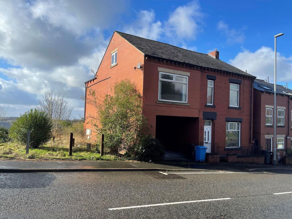 Main image of property: 698 Huddersfield Road, Lees, Oldham, OL4 3PZ