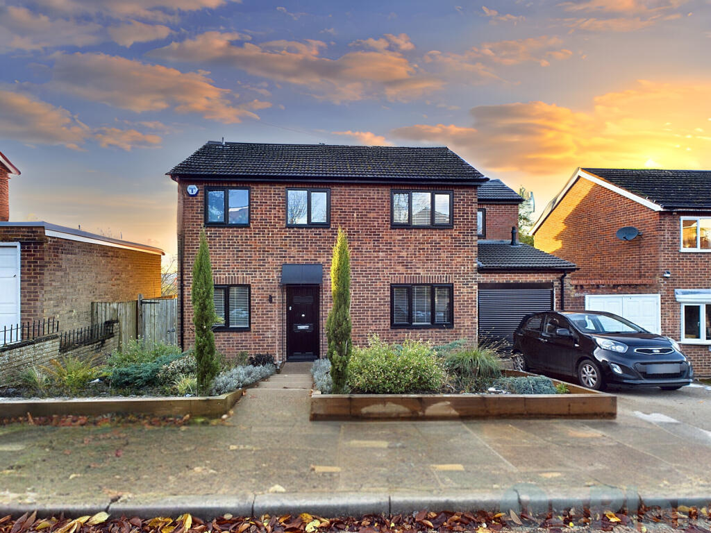 House in Buckinghamshire, Little Brickhill - View 3