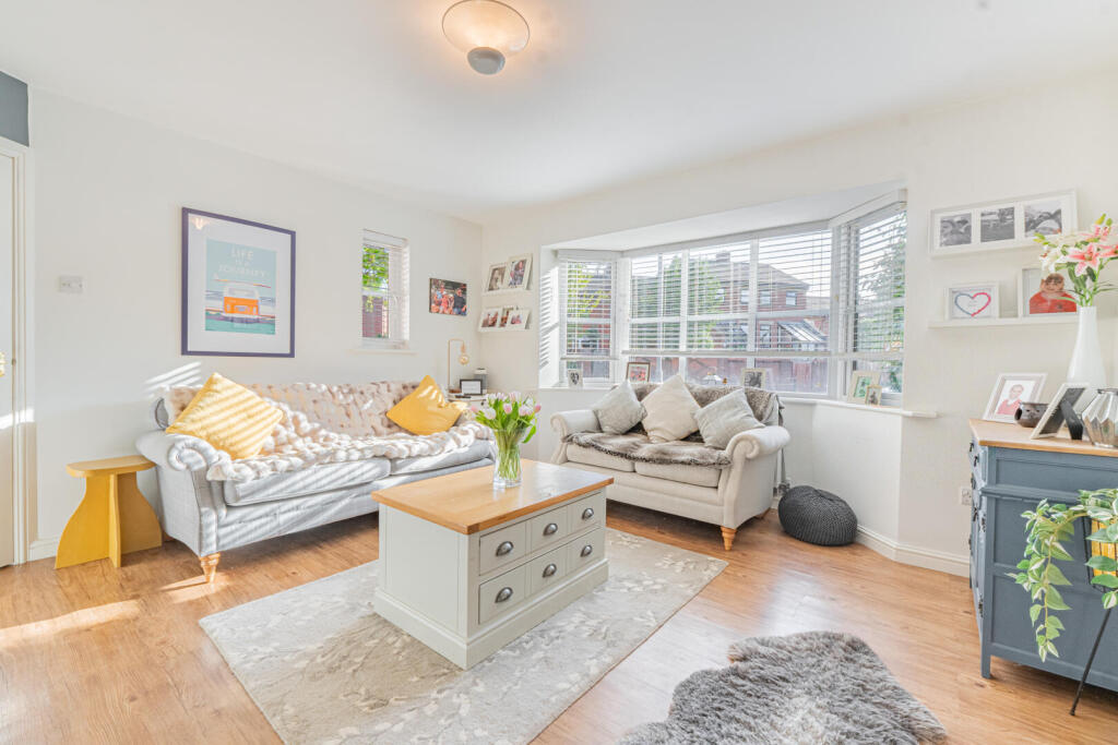 House in Worcester - View 3