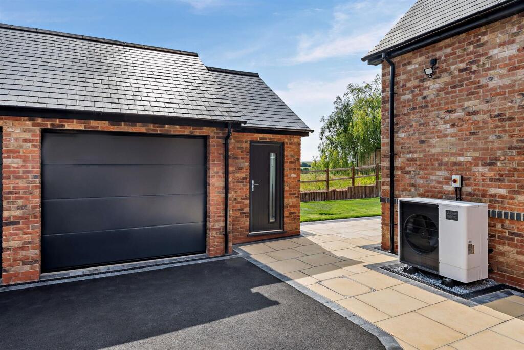 Additional image 36 of 2, Wells Cottage, Wootton Wawen, B95