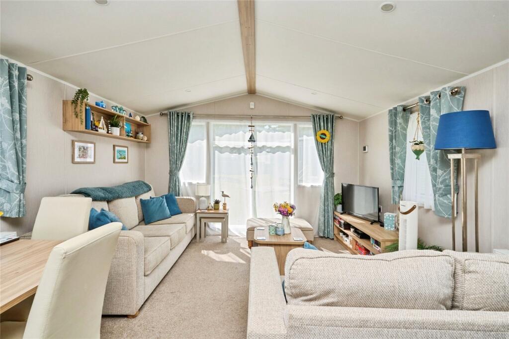 Thorness Lane, Cowes, Isle of Wight, PO31 photo 4
