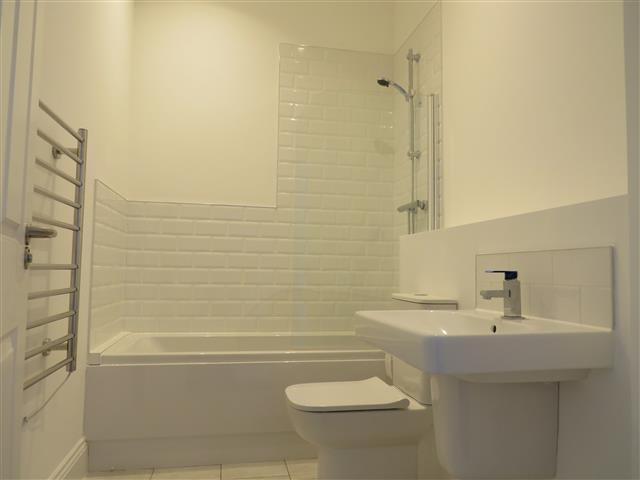 Apartment in Smethwick, Bearwood - View 4