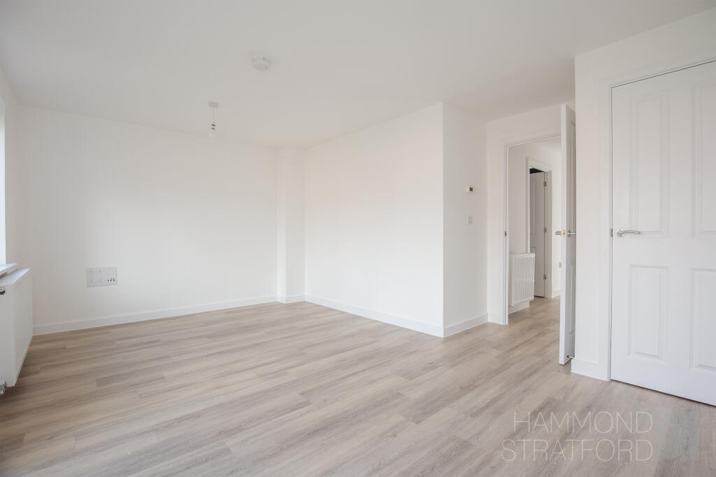 House in South Norfolk, Roundhouse Park, Cringleford - More