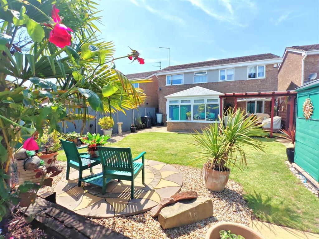 Tower Hill Road, Corby photo 4