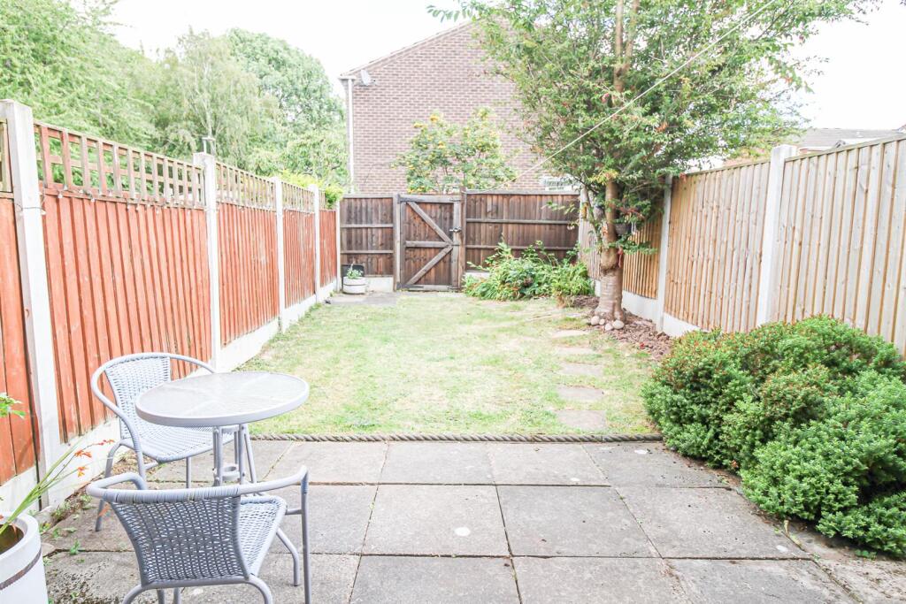 2 bedroom terraced house for rent in Spinningdale, Arnold, NG5 - View 4