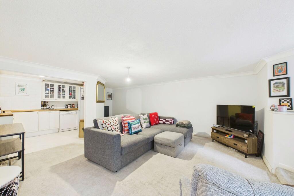 Apartment in Torquay, Torbay - View 4