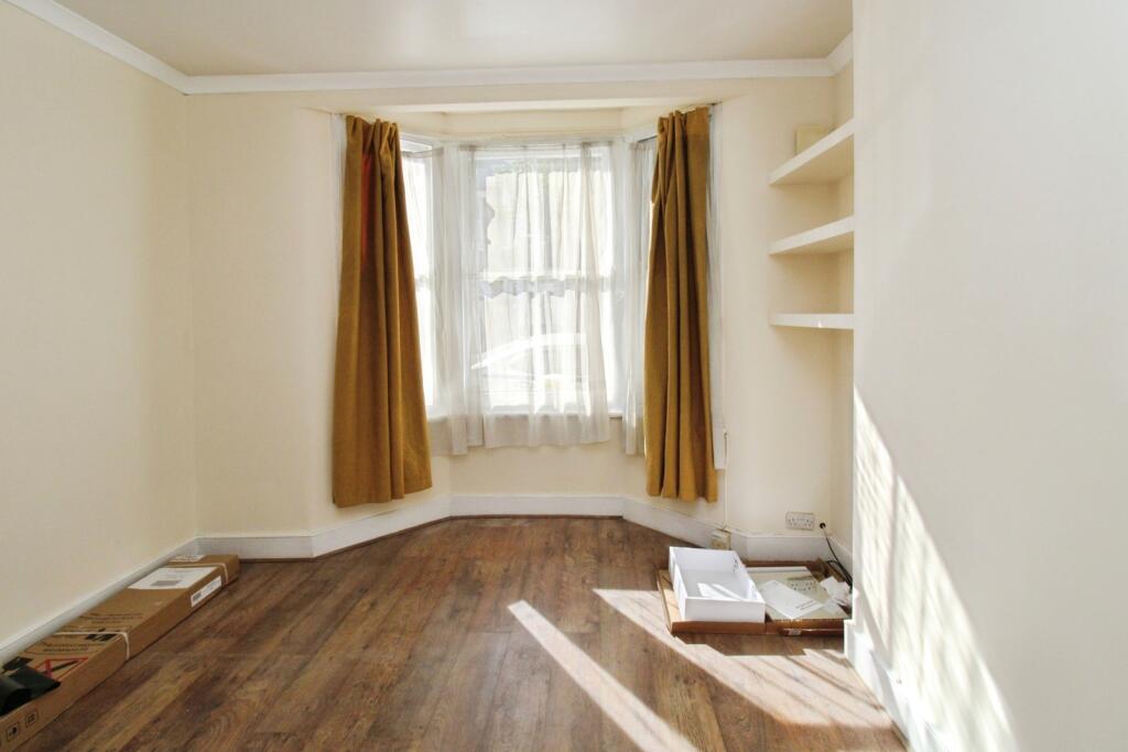 Apartment in London, Summerstown - View 4