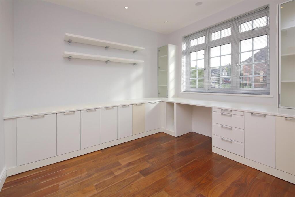 House in Hertsmere, Aldenham - View 3