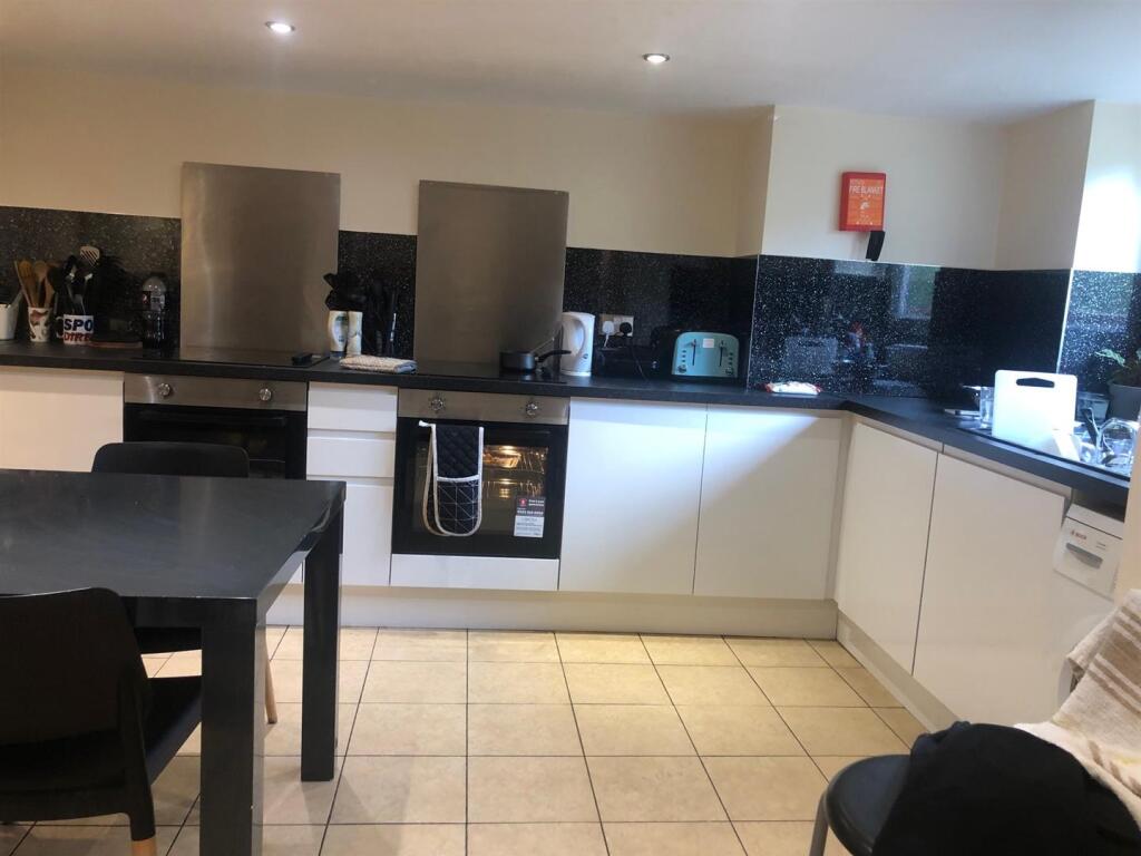 House in Leeds - View 2