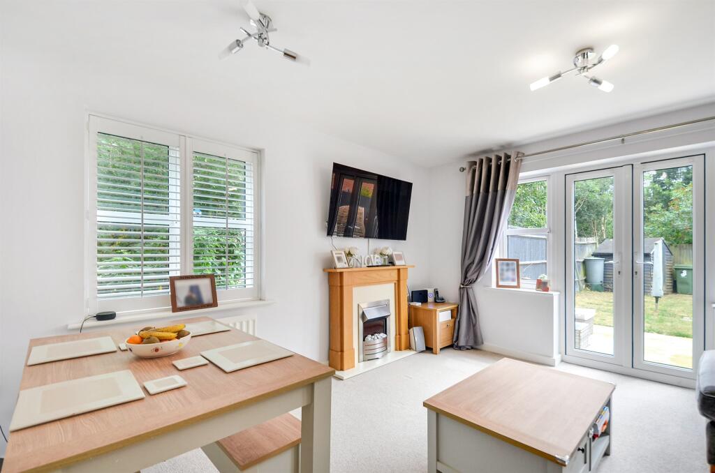 Meadow Walk, Henlow photo 4