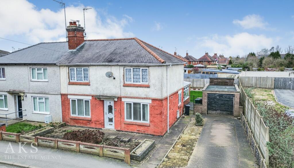 3-bed semi-detached on Scropton Road, Hatton, DE65, £200,000