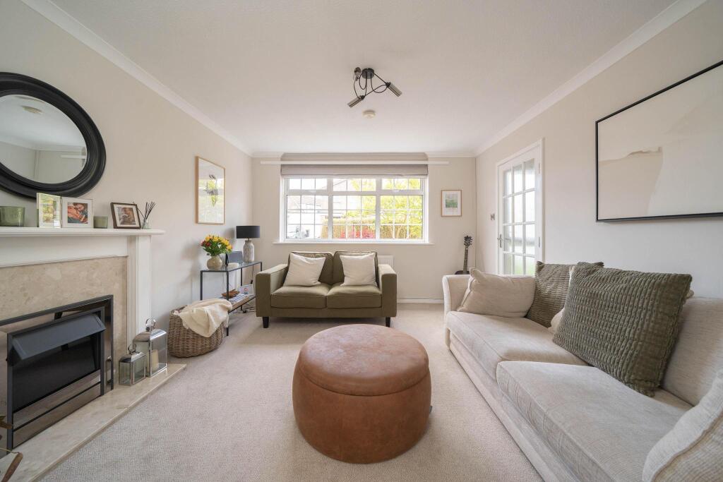 Sevenoaks Close, Macclesfield, SK10 3BE photo 3