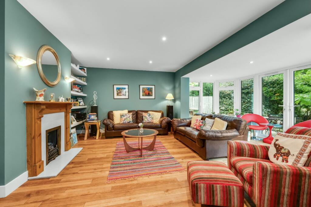 House in Elmbridge, Molesey - View 3