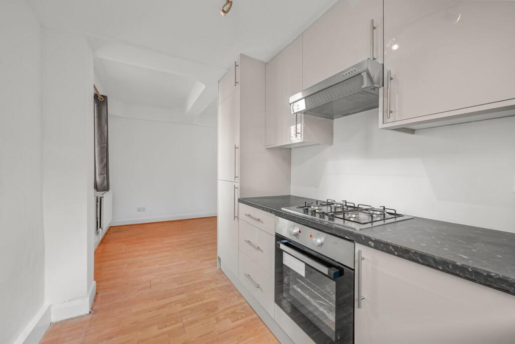 Apartment in London, Wandsworth - More