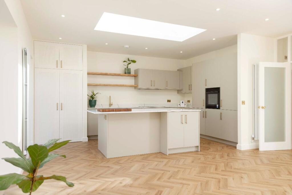 Main image of property: Tawel Fan, Nelson, Treharris