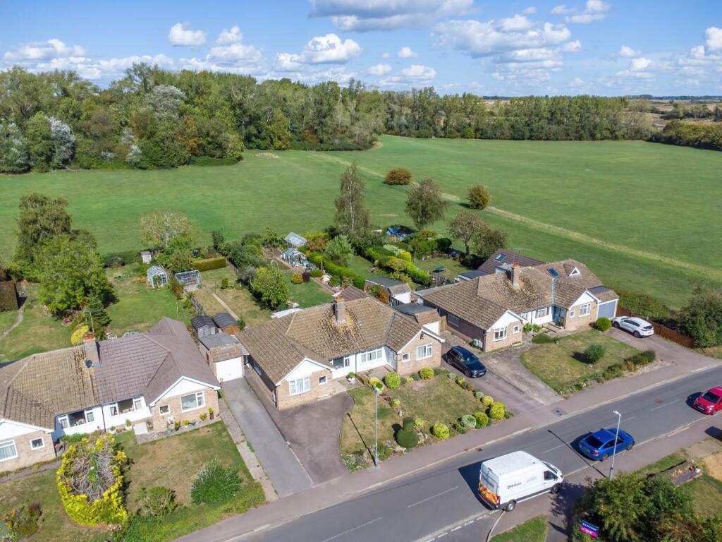 3-bed semi-detached on Shenley Hill Road, Leighton Buzzard, £450,000
