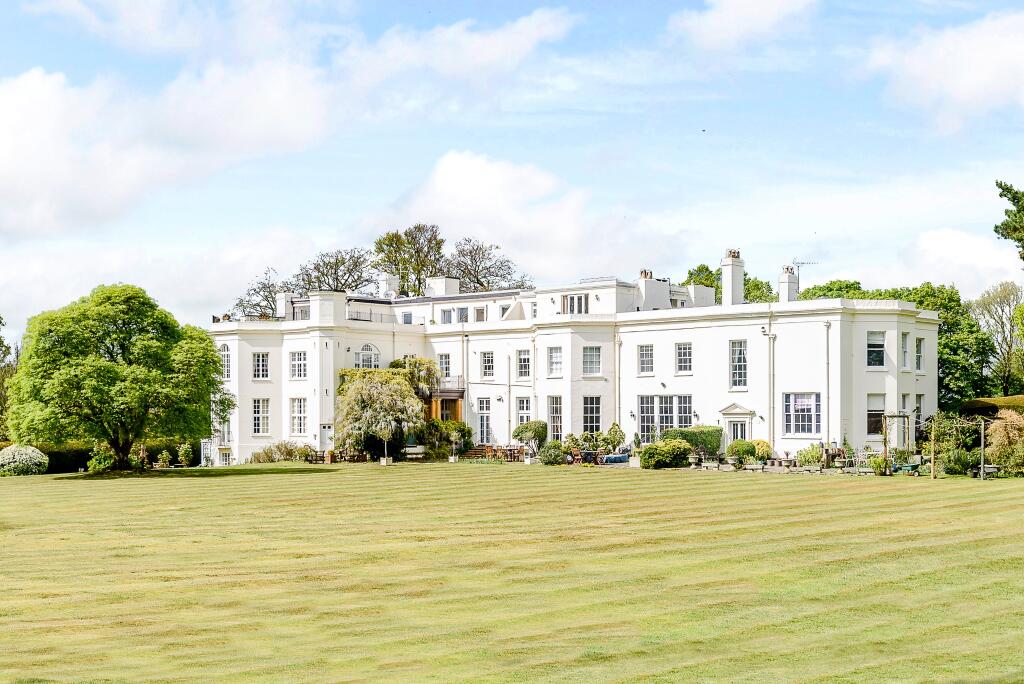 House in Runnymede, Surrey - View 3